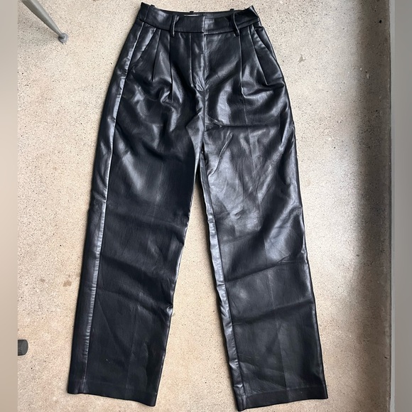 ARITZIA - Effortless Vegan Leather Pleated Pants - Picture 6 of 8